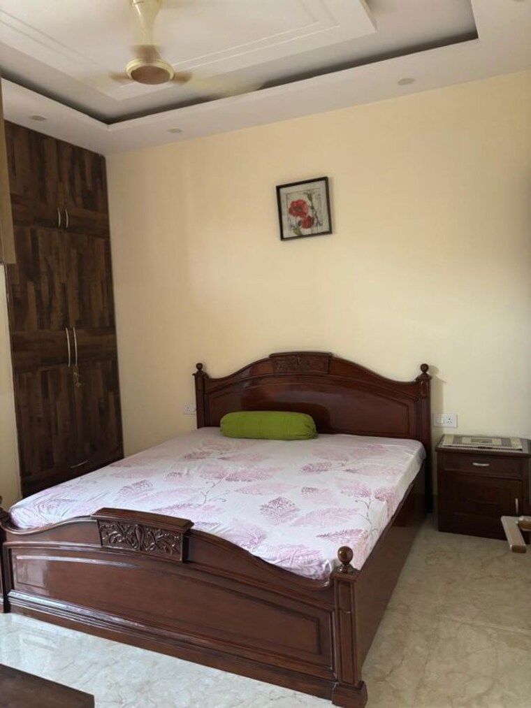 Bedroom, sector 14 3 Bedroom 2600 Sq.Ft. Builder Floor In Sector 14 Gurgaon 10655073