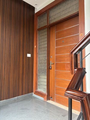 Room in 3 BHK Builder Floor at Sector 14 – for Rent