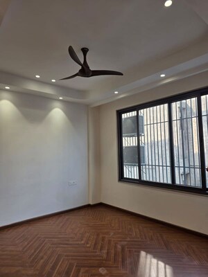 Room in 4 BHK Builder Floor at Greater Kailash ii – for Rent