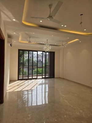 Room in 4 BHK Builder Floor at Greater Kailash ii – for Rent
