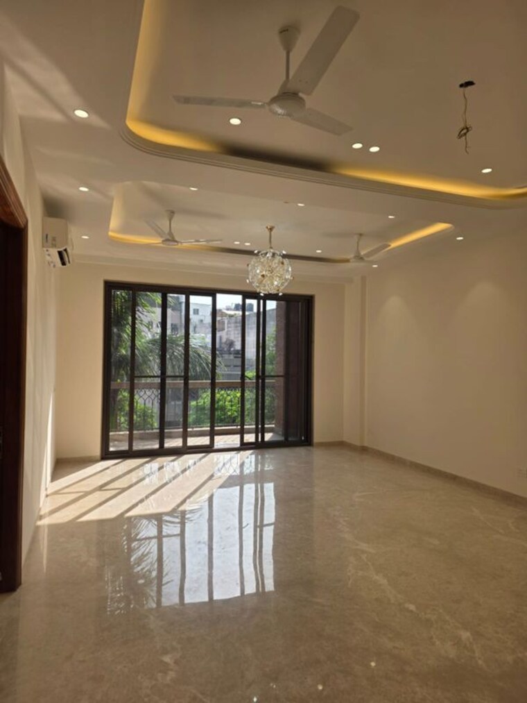 Room, greater kailash ii 4 Bedroom 300 Sq.Yd. Builder Floor In Greater Kailash ii Delhi 10655090