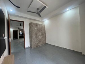 Room in 3 BHK Builder Floor at Sector 15 – for Rent