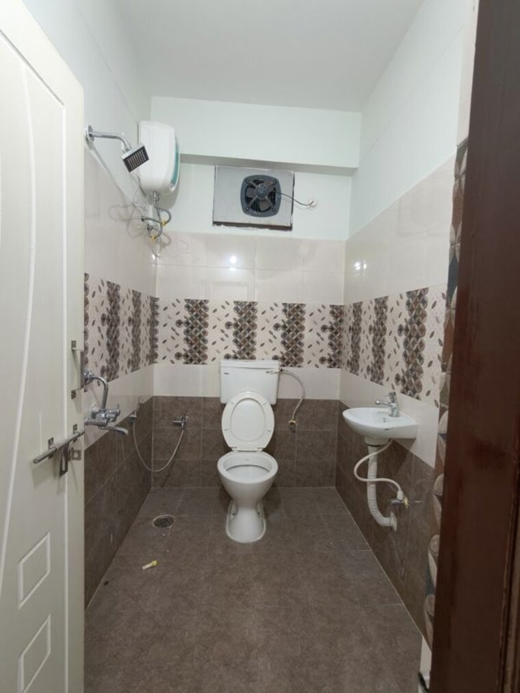 Bathroom, arundathi-nilayam-gachibowli 3 Bedroom 2200 Sq.Ft. Apartment In Gachibowli Hyderabad 10655098