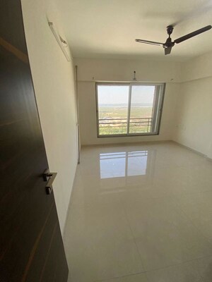 Room in 2.5 BHK Apartment at Lotus Sky Garden, Malad West – for Rent