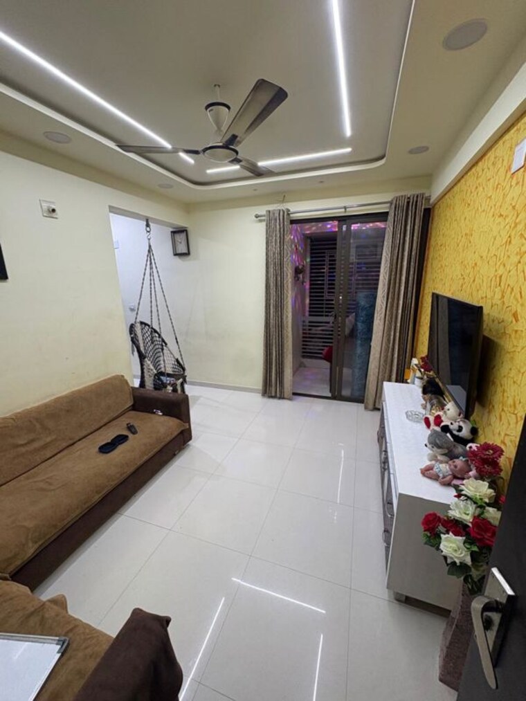 Living Room, tragad 2 Bedroom 120 Sq.Yd. Apartment In Tragad Ahmedabad 10655093