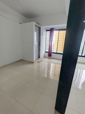 Room in 2 BHK Apartment at Jayant Sapphire, Prabhadevi – for Rent