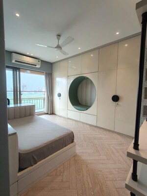 Team Area in 4 BHK Apartment at Oberoi Sky Gardens, Andheri West – for Rent