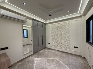 Room in 4 BHK Builder Floor at South City 2 – for Rent