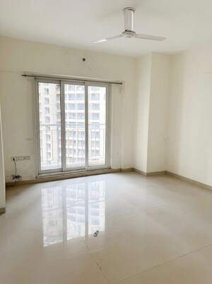 Room in 3 BHK Apartment at Dosti Group Imperia, Manpada – for Rent