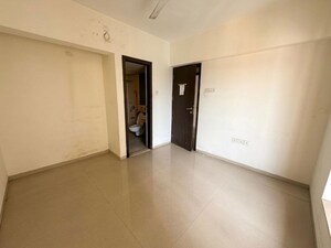 Room in 3 BHK Apartment at Dosti Group Imperia, Manpada – for Rent