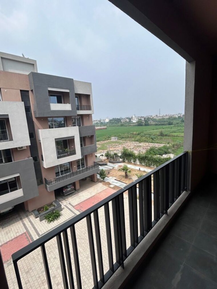 Balcony, penta-homes 1 Bedroom 950 Sq.Ft. Apartment In Vip Road Zirakpur 10655247