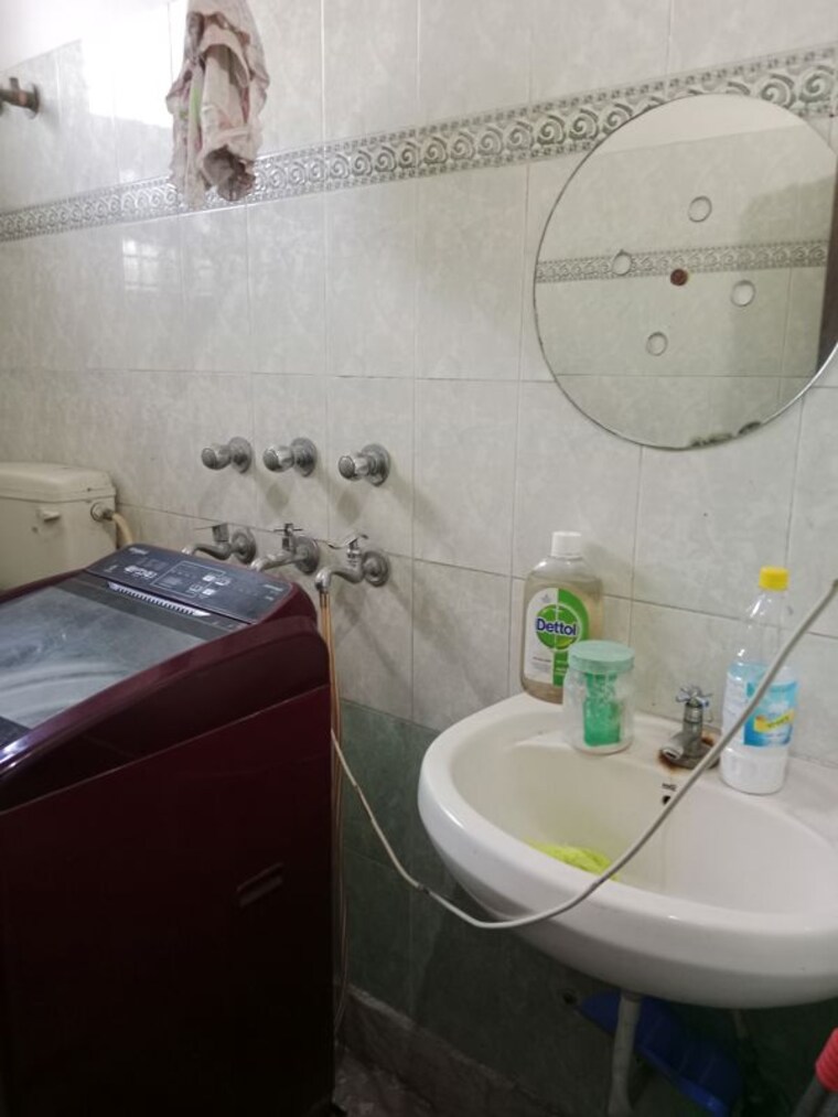 Bathroom, sector 13 2.5 Bedroom 1785 Sq.Ft. Builder Floor In Sector 13 Panipat 10655255