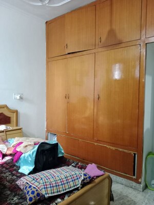 Room in 2.5 BHK Builder Floor at Sector 13 – for Rent