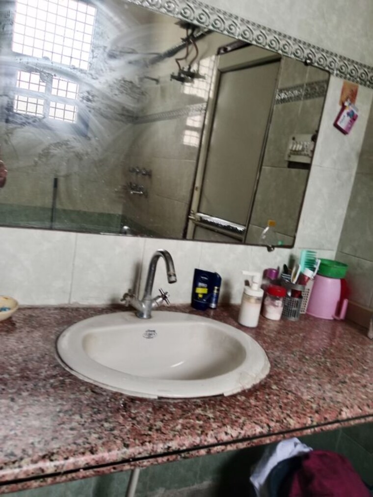 Bathroom, sector 13 2.5 Bedroom 1785 Sq.Ft. Builder Floor In Sector 13 Panipat 10655255