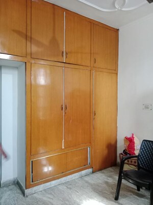 Furnished Amenities in 2.5 BHK Builder Floor at Sector 13 – for Rent