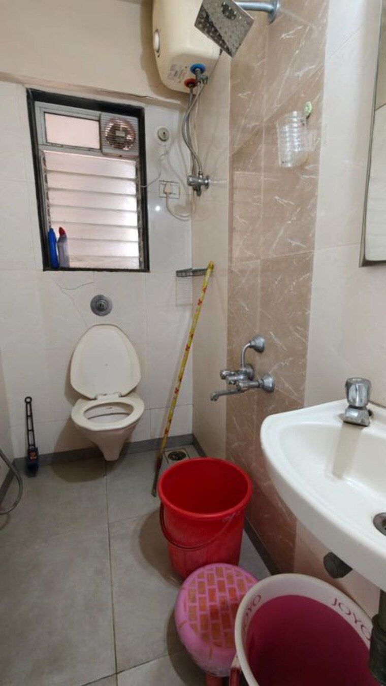 Bathroom, amann-marina 3 Bedroom 1150 Sq.Ft. Apartment In Worli Mumbai 10655271