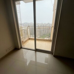 Room in 2.5 BHK Apartment at Mahagun Mywoods, Sector 16c Greater Noida – for Rent