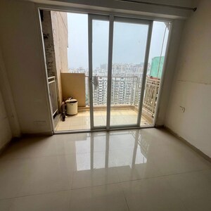 Room in 2.5 BHK Apartment at Mahagun Mywoods, Sector 16c Greater Noida – for Rent