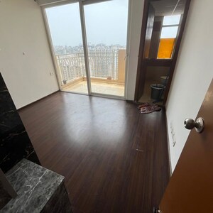 Room in 2.5 BHK Apartment at Mahagun Mywoods, Sector 16c Greater Noida – for Rent