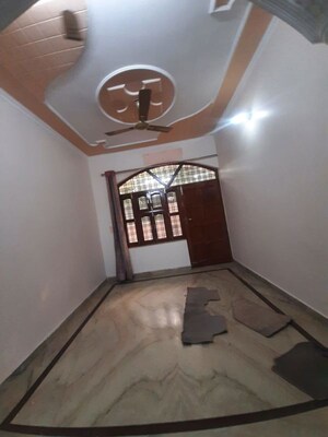 Room in 3 BHK Builder Floor at Sector 9 – for Rent
