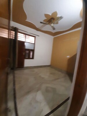 Room in 3 BHK Builder Floor at Sector 9 – for Rent