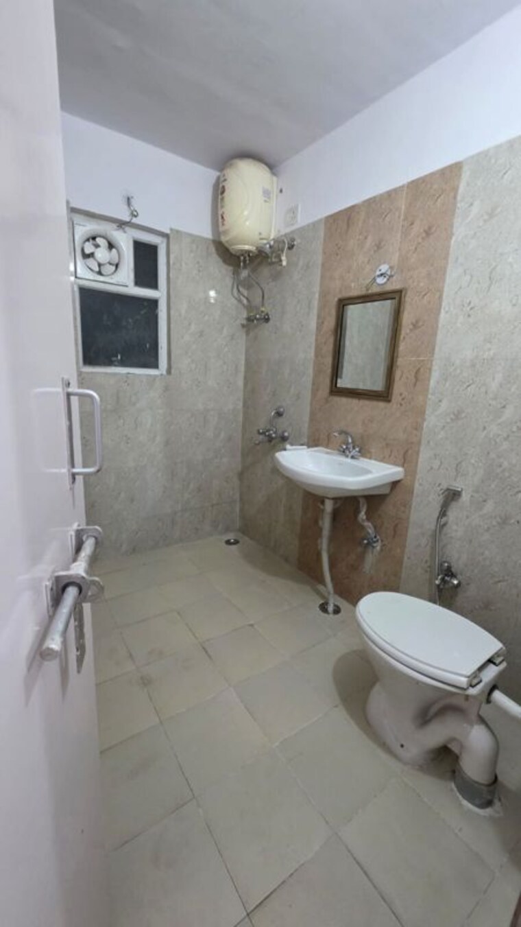 Bathroom, sargam-apartment 3 Bedroom 1600 Sq.Ft. Apartment In Jankipuram Lucknow 10655295
