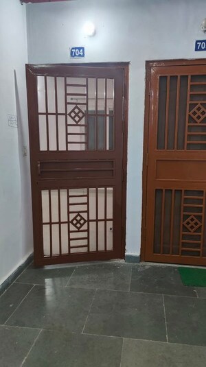 Room in 3 BHK Apartment at Sargam Apartment, Jankipuram – for Rent