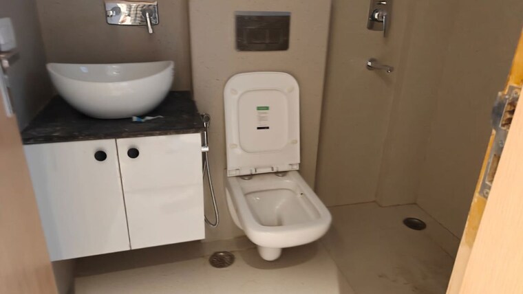 Bathroom, bptp-astaire-gardens 2 Bedroom 1200 Sq.Ft. Apartment In Sector 70a Gurgaon 10655316