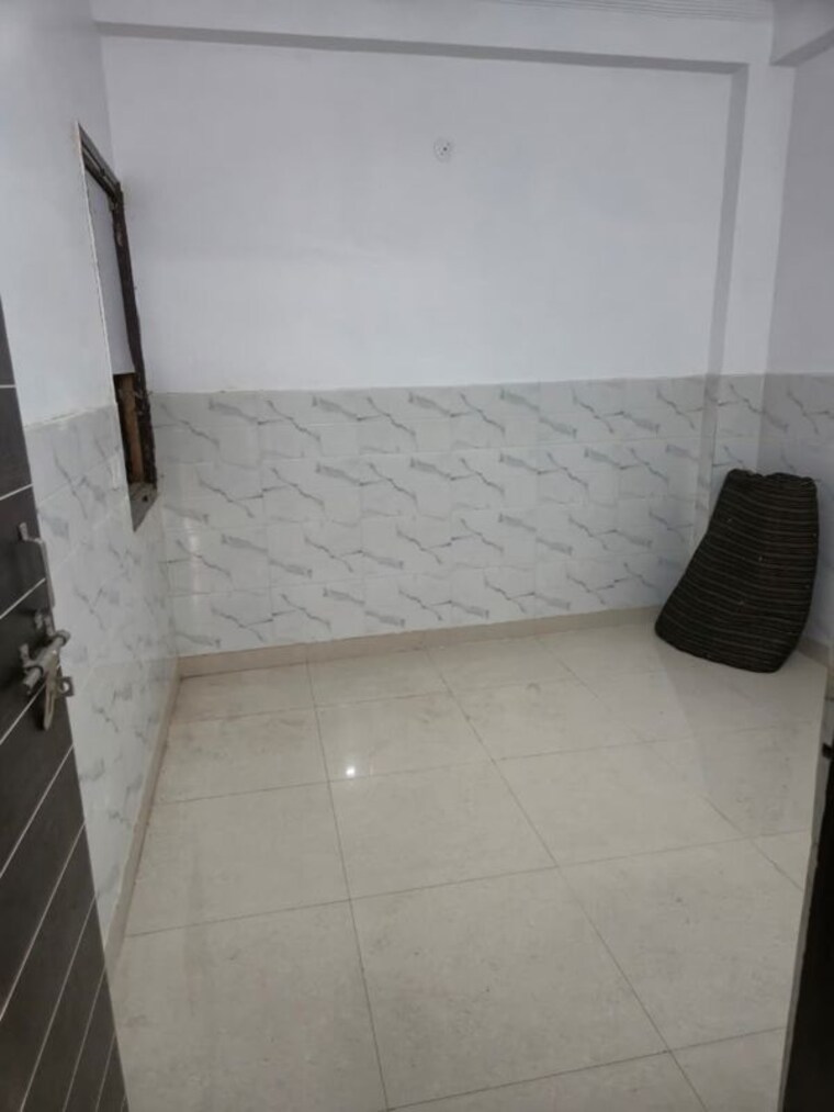 Bathroom, vasundhara enclave 2 Bedroom 1100 Sq.Ft. Apartment In Vasundhara Enclave Delhi 10513858