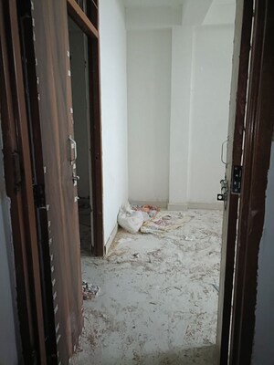 Building Lobby in 1.5 BHK Builder Floor at Jawahar Nagar – for Sale