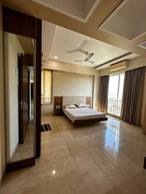 Room in 3.5 BHK Apartment at Runwal Greens, Mulund West – for Rent