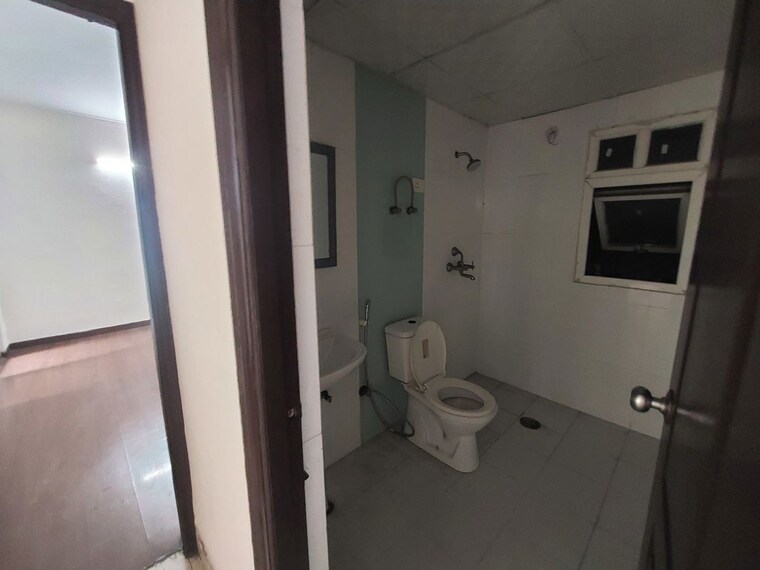 Bathroom, saviour-park 2.5 Bedroom 1285 Sq.Ft. Apartment In Mohan Nagar Ghaziabad 10655373