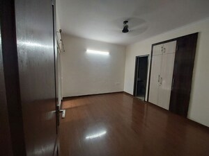 Room in 2.5 BHK Apartment at Saviour Park, Mohan Nagar – for Sale
