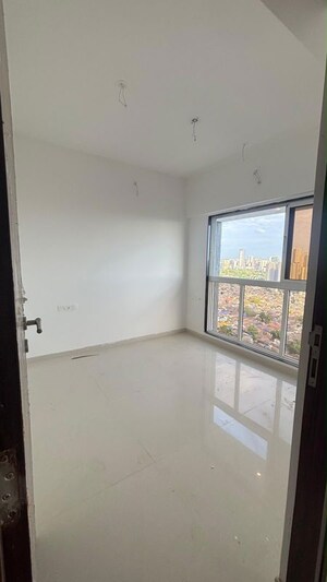 Room in 2 BHK Apartment at Dem Phoenix, Malad East – for Rent