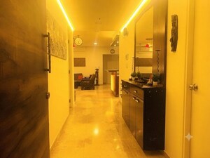 Building Lobby in 3.5 BHK Apartment at Imperial Heights Goregaon West, Goregaon West – for Sale