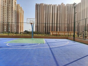 Swimming Pool in 3 BHK Apartment at Prestige Finsbury Park Regent, Bagaluru – for Rent