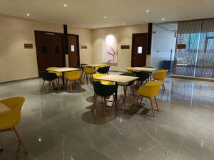 Team Area in 3 BHK Apartment at Prestige Finsbury Park Regent, Bagaluru – for Rent