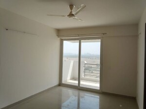 Room in 3 BHK Apartment at Ramprastha City The Edge Towers, Sector 37d – for Rent