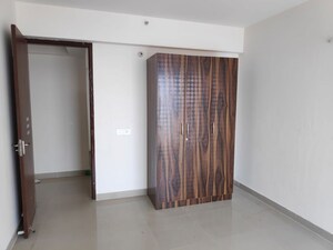 Room in 3 BHK Apartment at Ramprastha City The Edge Towers, Sector 37d – for Rent
