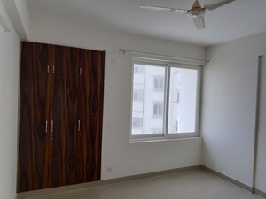 Room in 3 BHK Apartment at Ramprastha City The Edge Towers, Sector 37d – for Rent
