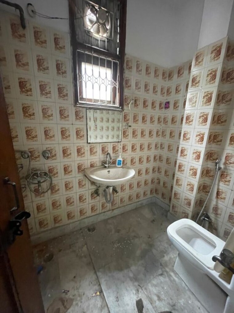 Bathroom, malviya nagar 2 Bedroom 1000 Sq.Ft. Builder Floor In Malviya Nagar Delhi 10655415