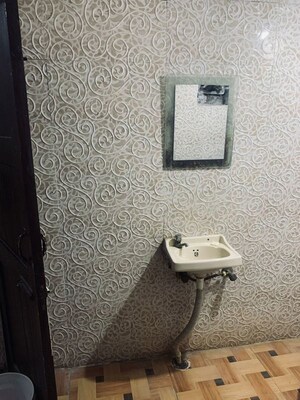  1.5 BHK Apartment at Tilak Nagar – for Rent