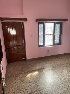 Room in 3 BHK Independent House at Sector 21 – for Rent