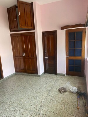 Room in 3 BHK Independent House at Sector 21 – for Rent