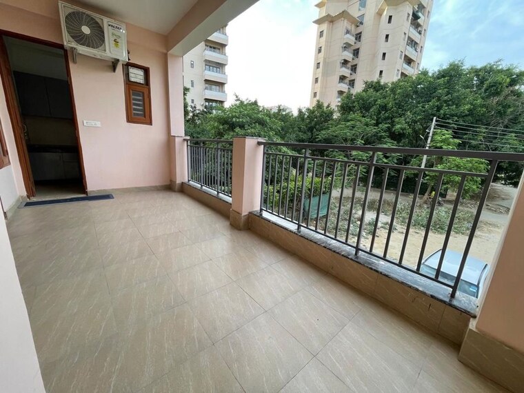 Balcony, sector 42 1 Bedroom 650 Sq.Ft. Builder Floor In Sector 42 Gurgaon 10655466