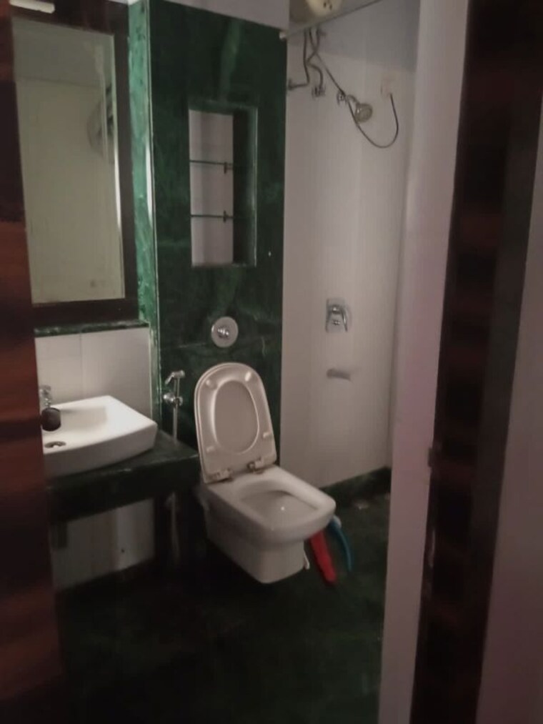 Bathroom, lodha-splendora 2 Bedroom 900 Sq.Ft. Apartment In Ghodbunder Road Thane 10655486