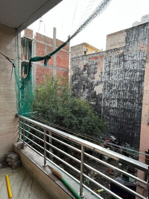 Balcony in 2 BHK Builder Floor at Rohini Sector 25 – for Rent