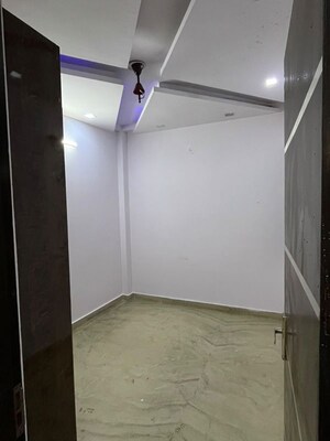 Bathroom in 2 BHK Builder Floor at Rohini Sector 25 – for Rent