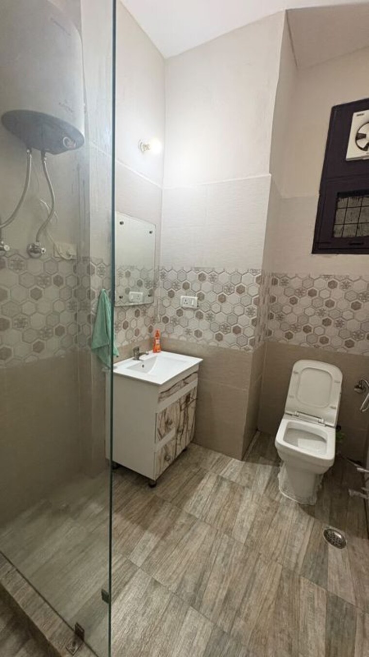 Bathroom, sector 57 4 Bedroom 2700 Sq.Ft. Builder Floor In Sector 57 Gurgaon 10655525