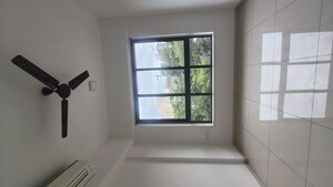 Room in 3 BHK Apartment at Shapoorji Pallonji Vicinia, Powai – for Rent